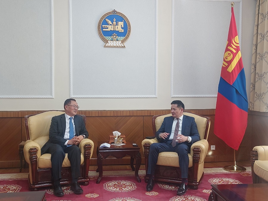 Secretary-General Meets with Deputy Head of Cabinet Secretariat of Mongolia, Urgamal BYAMBASUREN